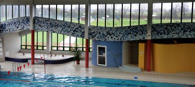 na zdjęciu jacuzzi na basenie